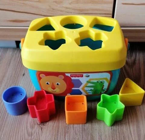 Obrázek plastové hračky k článku Hračka, která batolatům nedává smysl